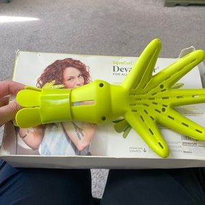 Devacurl diffuser for curly hair.